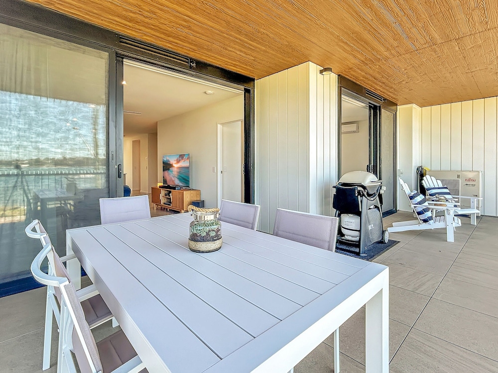 3-bed: Riverfront Alfresco Dining & Rooftop Pool