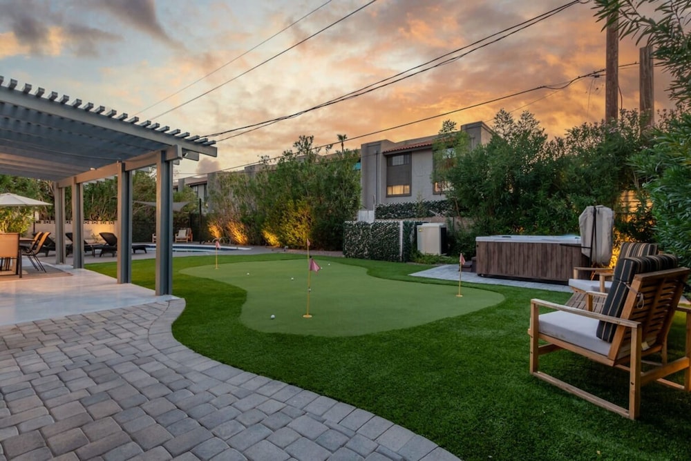 Ochenta Modern Retreat Htd Pool Spa Putt Grn Gym