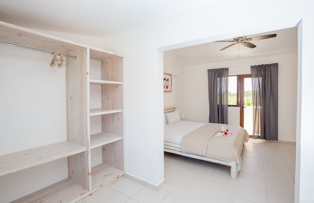 Los Corales Beach Village
