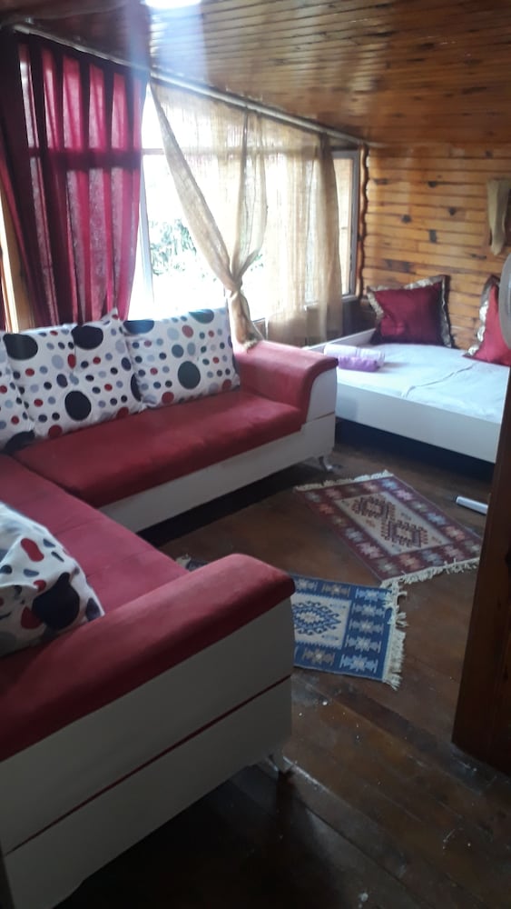 Side Tuana Garden Home