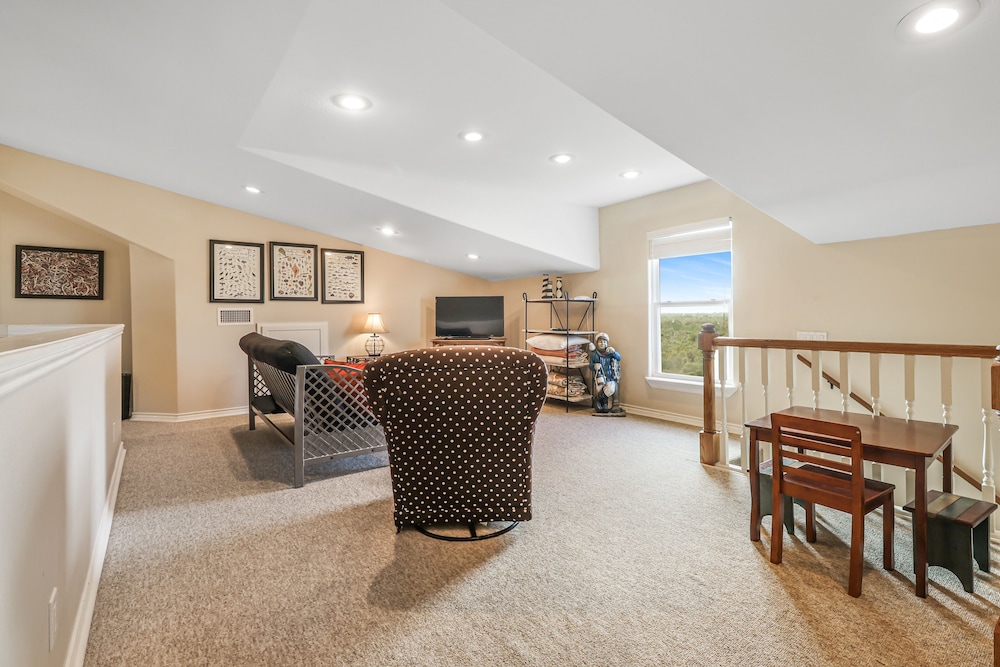 Out Of The Blue 5 Bedroom Home by RedAwning