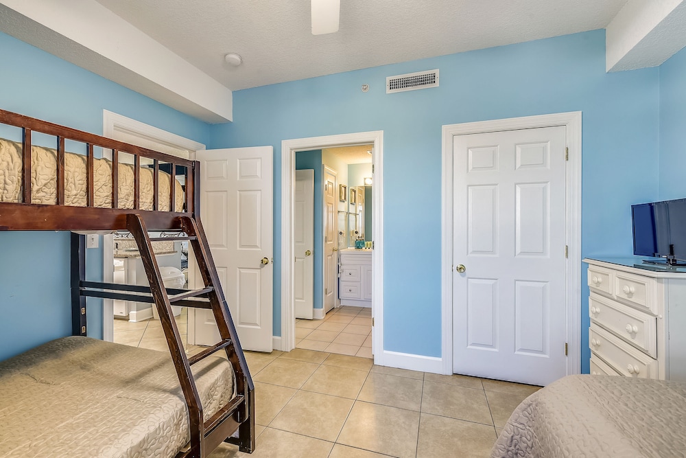 Twin Palms by Book That Condo