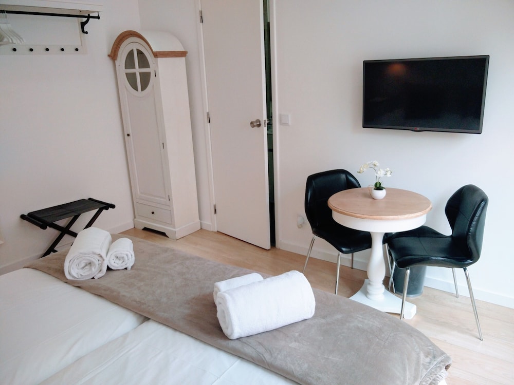 Lisbon Terrace Suites Apartment for Large Groups with Amazing Terrace
