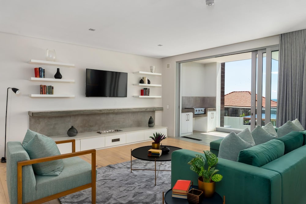 Modern 2bed Apt in Green Point Cape Town Nobelium