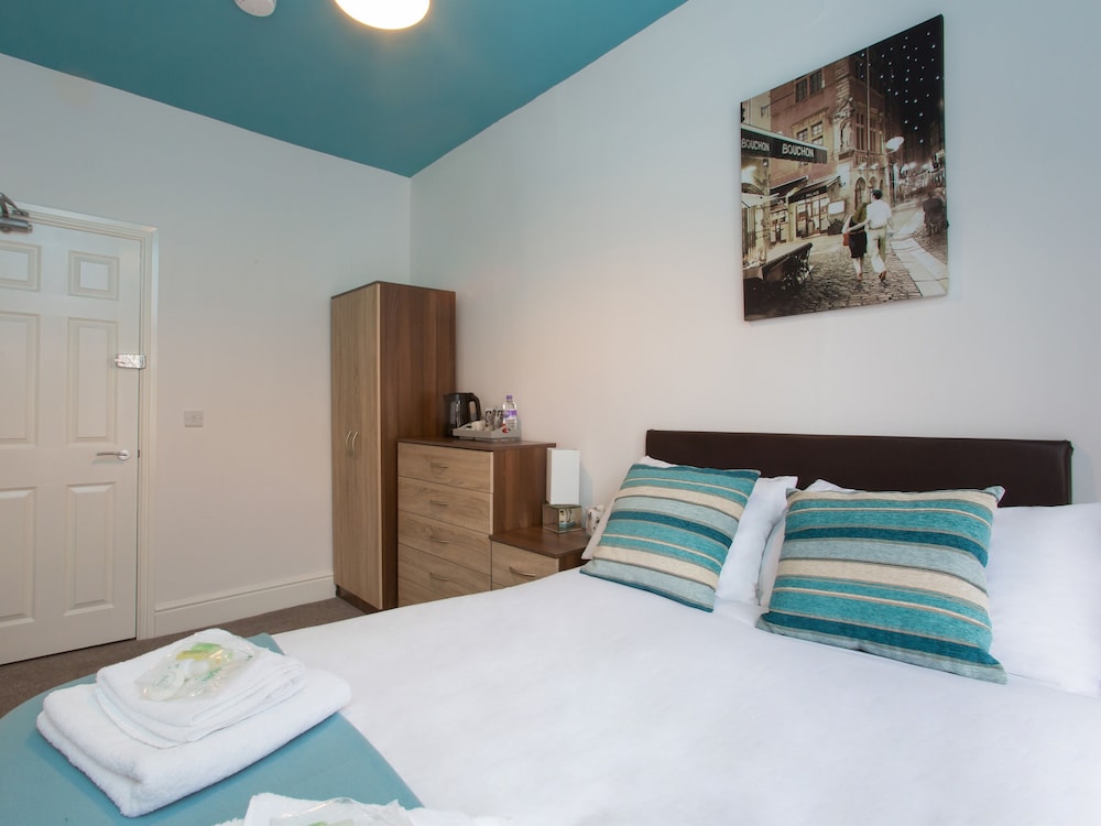 Crewe Vacations - Town House  Minshull New Road - Property Image 5
