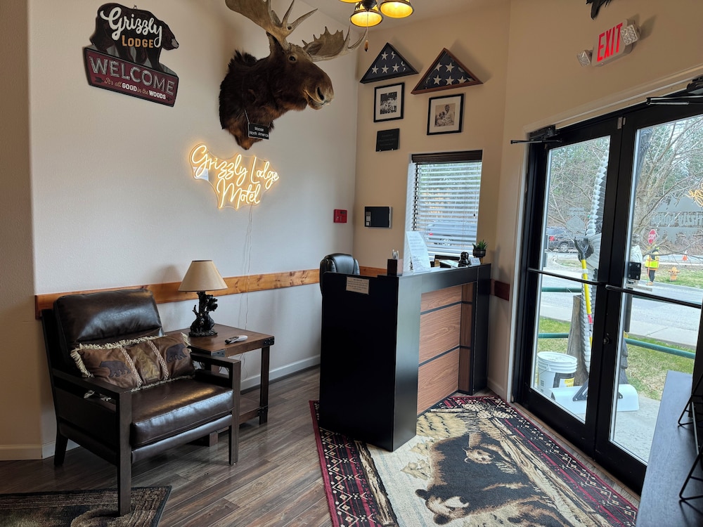 Grizzly Lodge Motel