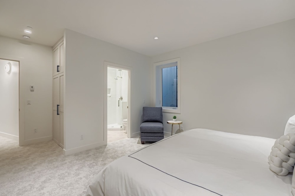 Old Town Luxe Retreat-walk To Main. Hottub-casita 173 4 Bedroom Home
