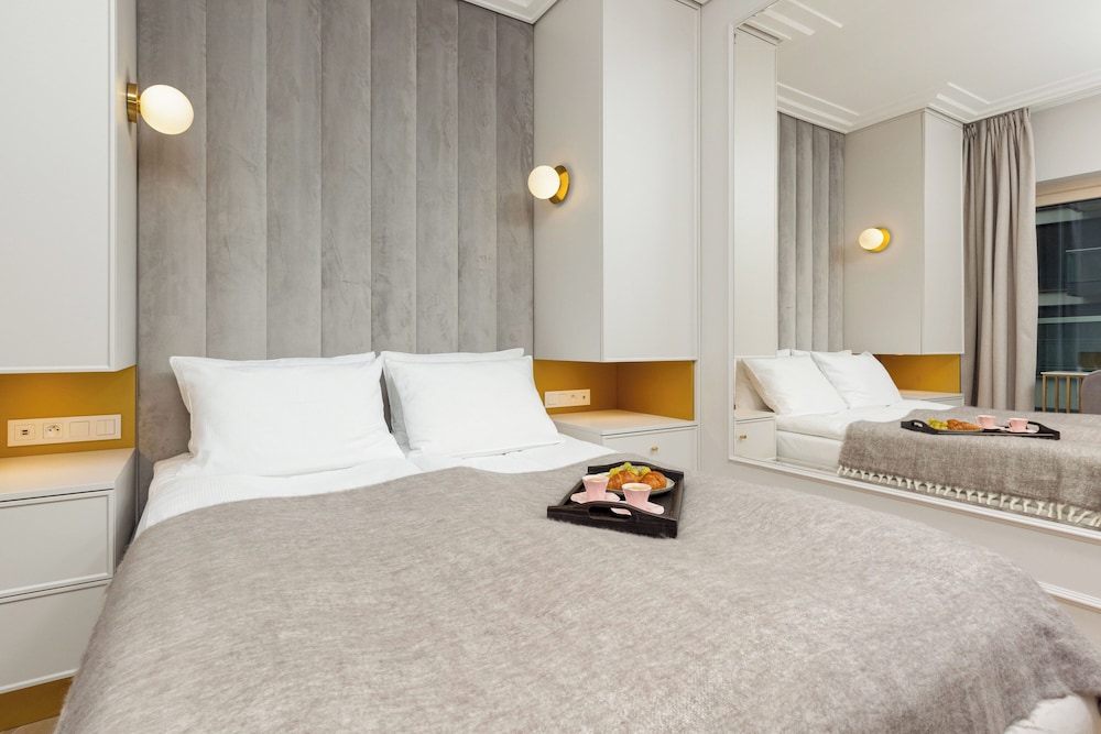 Mennica Morganit by Renters Prestige