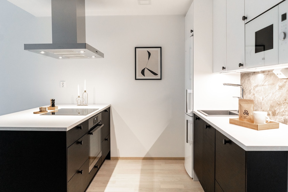 New stylish 1br in the heart of the city view 3