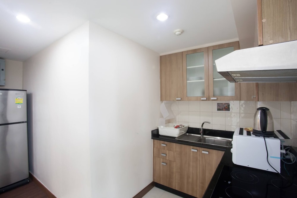 6C - 2 Bedroom Downtown Apartment With Shared Pool