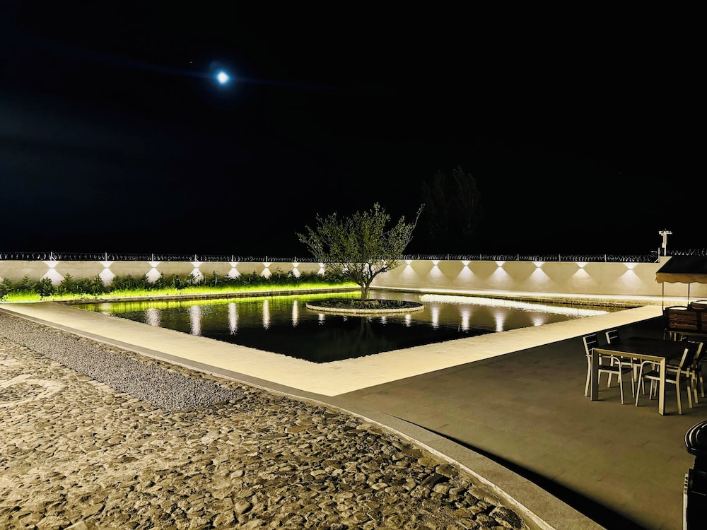 QING Luxury Campground Hotel