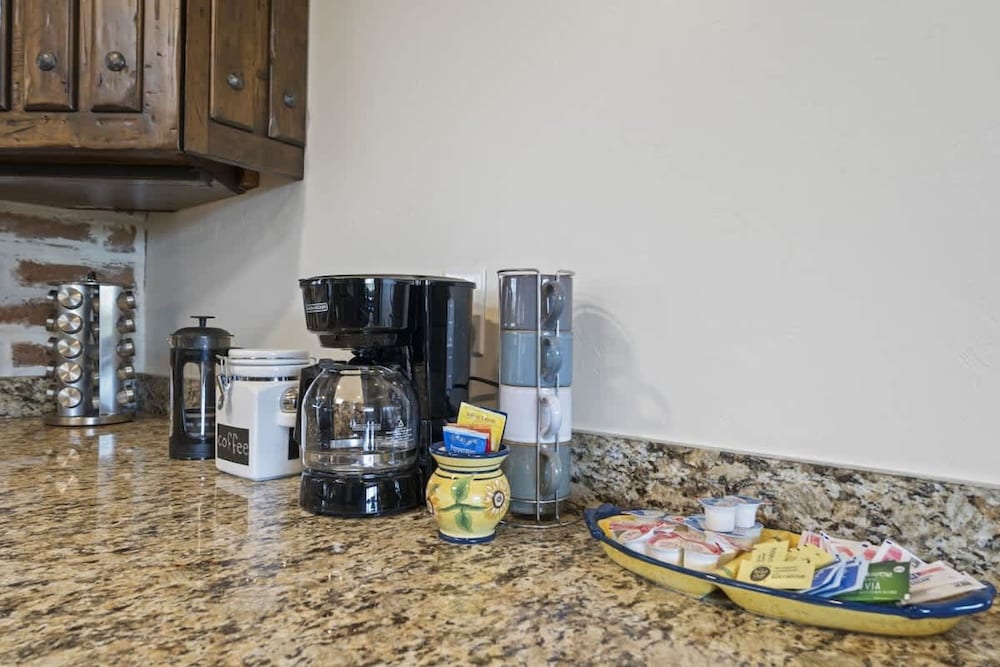 Panoramic Mountain Views Heated Pool 2 Kitchens