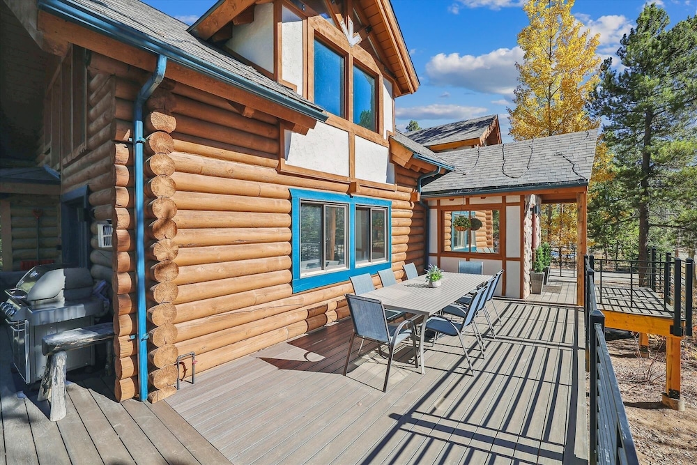 American Way Chalet 5 Bedroom Home