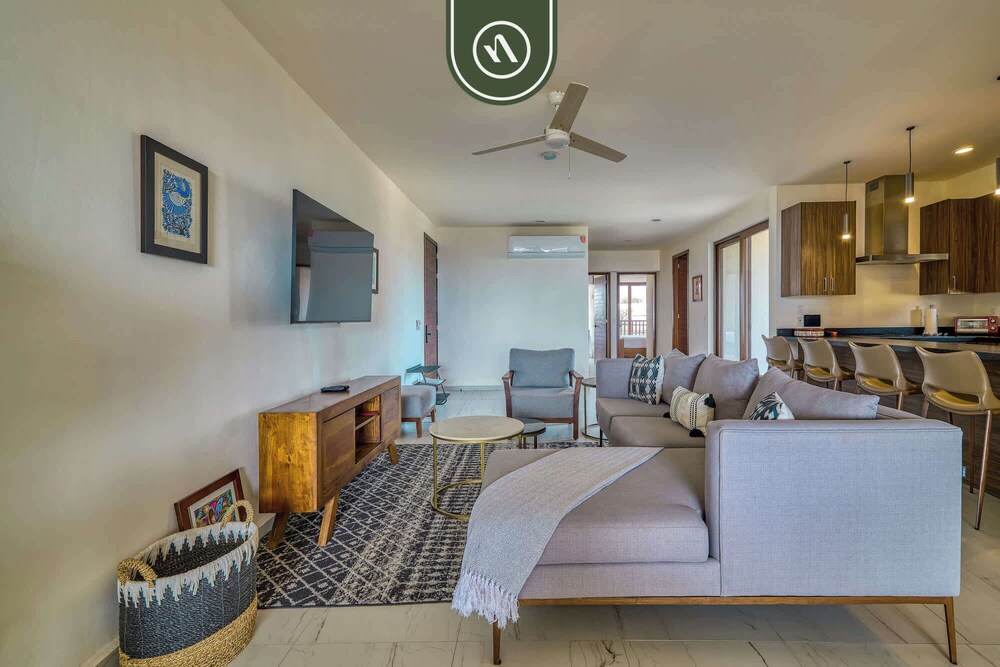 Oceanview 3 BR Condo Near the Beach - Pool