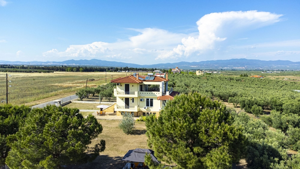 Mama Natura Lotus by Rentals Pro photo 5