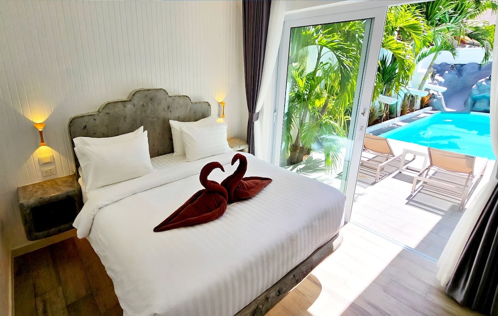 NEBULAND Luxury Pool Villa Pattaya Walking Street