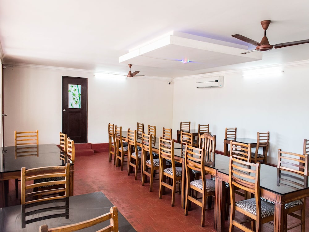 OYO 5237 Island Lake Resort