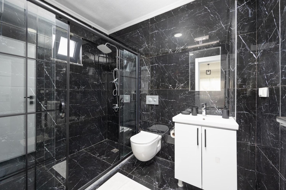 Villa Grand Yasar 1 With 4 Bedrooms and 4 Bathrooms