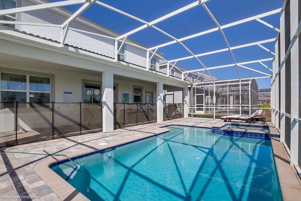 8911sd Champions Gate 8 Bedroom Resort Villa - Image 4