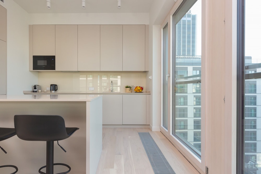 Luxury Suite by Renters Prestige view 4