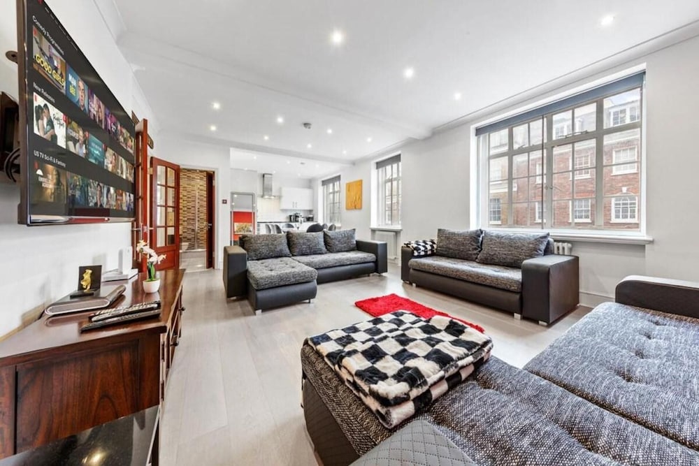 London Chic Apartment - City Center Gem