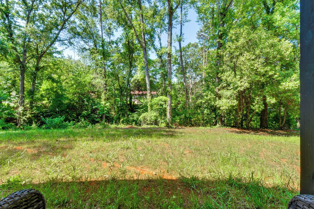 1 Mi to Lake Hartwell: Updated Retreat w/ Patio!