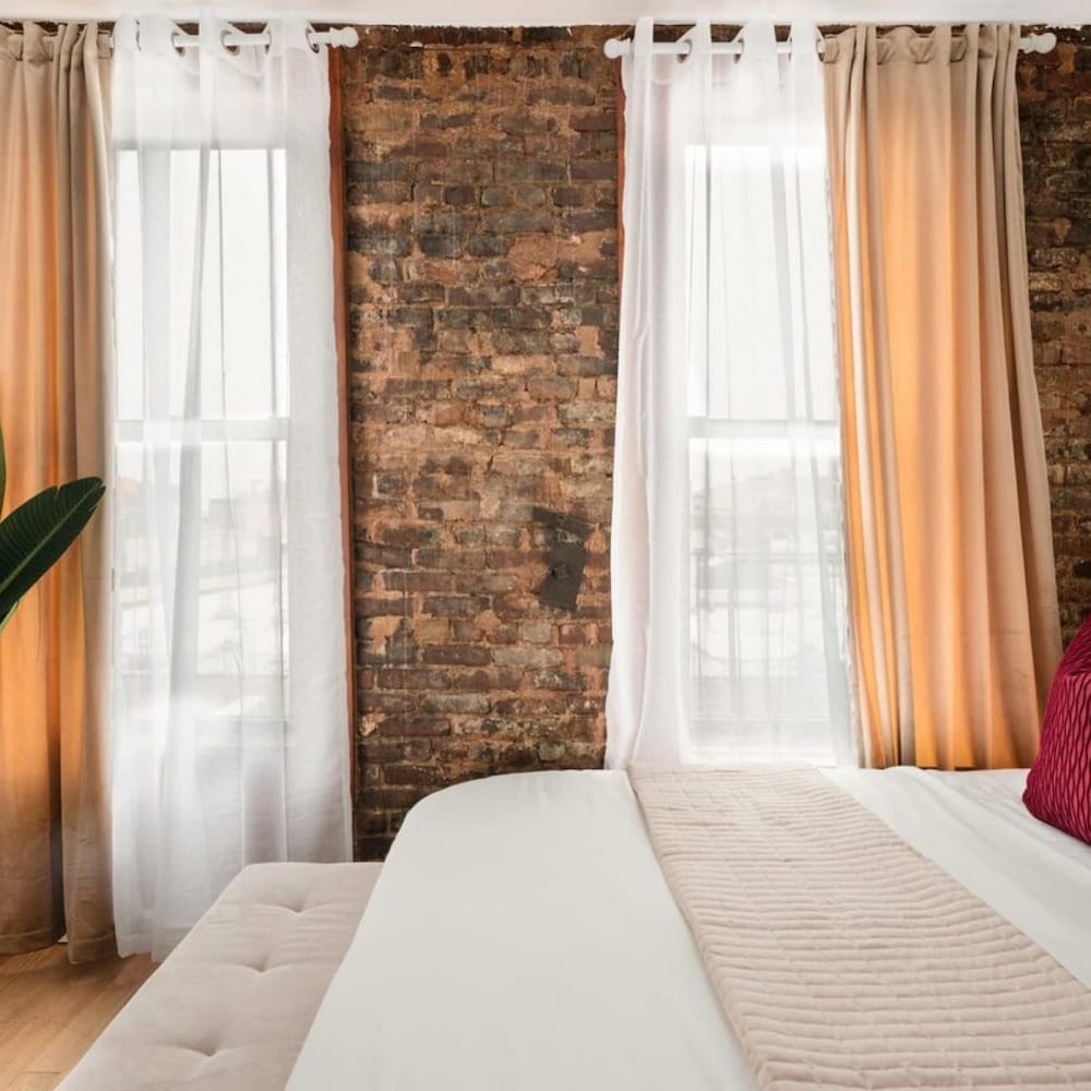 153-5a Charming 2BR LES W D