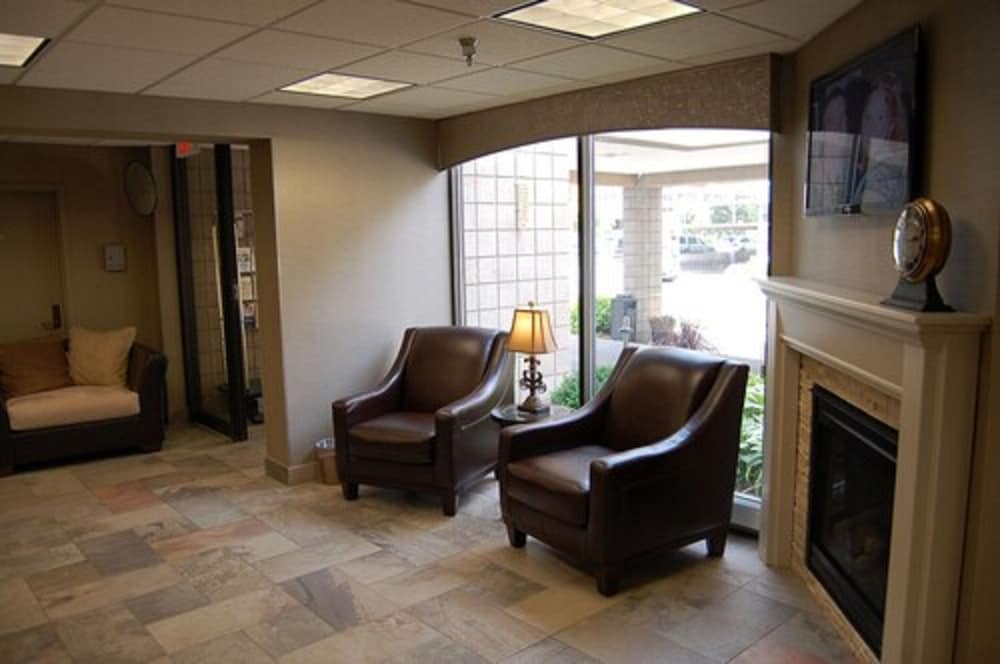 Brentwood Inn & Suites