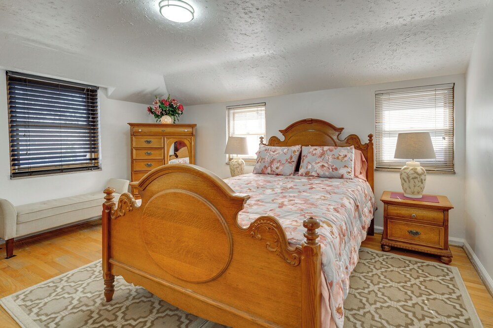 Walk to Detroit Zoo: Home w/ Sunroom & Patio!