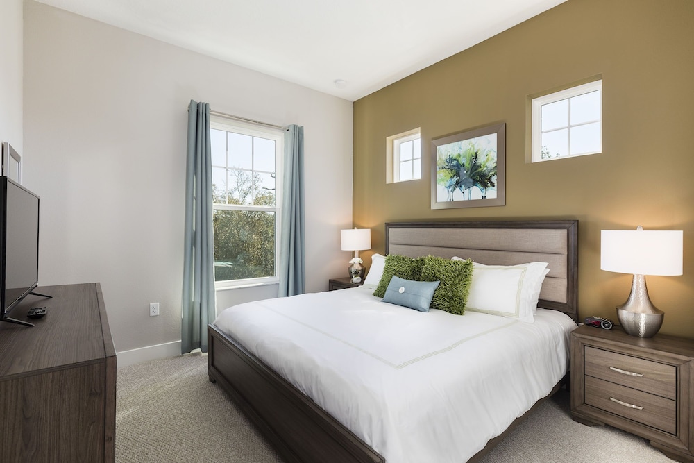 Summerville Vacation Homes by Columbia Management