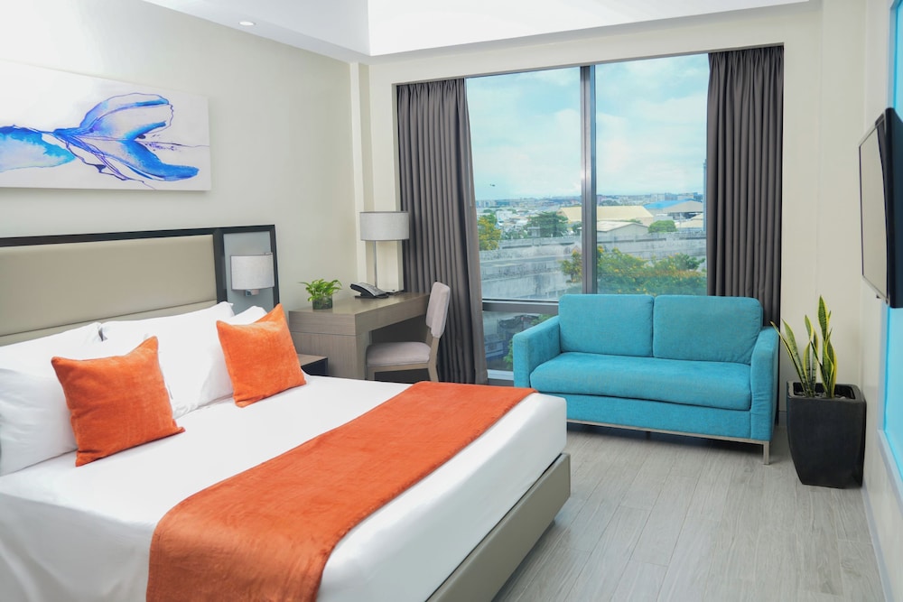 Stay Across NAIA Terminal 3 in Newport City