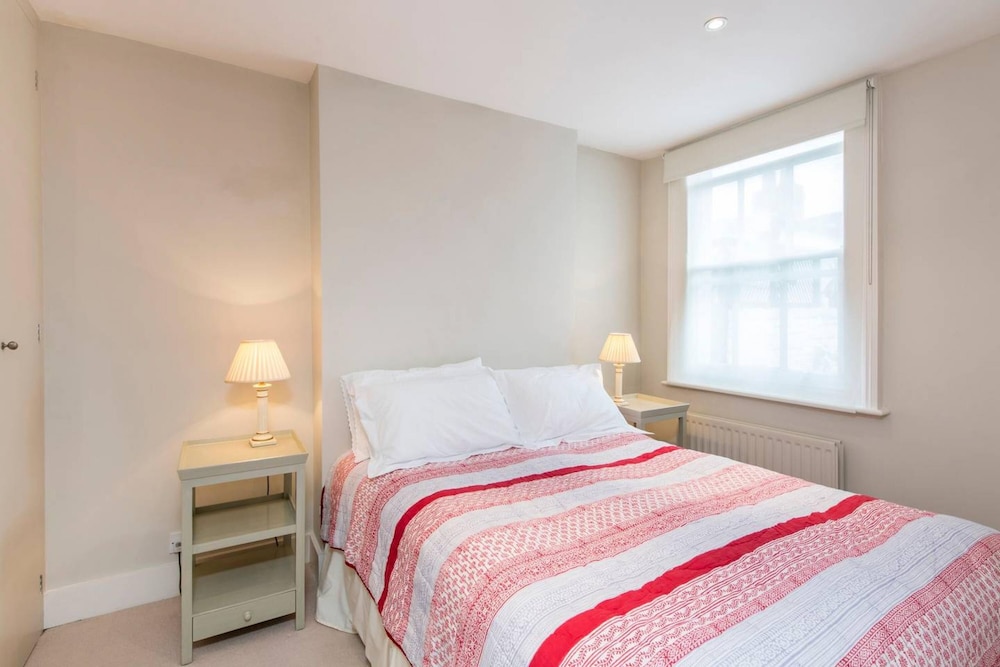 Delightful 2-bed Home Fulham