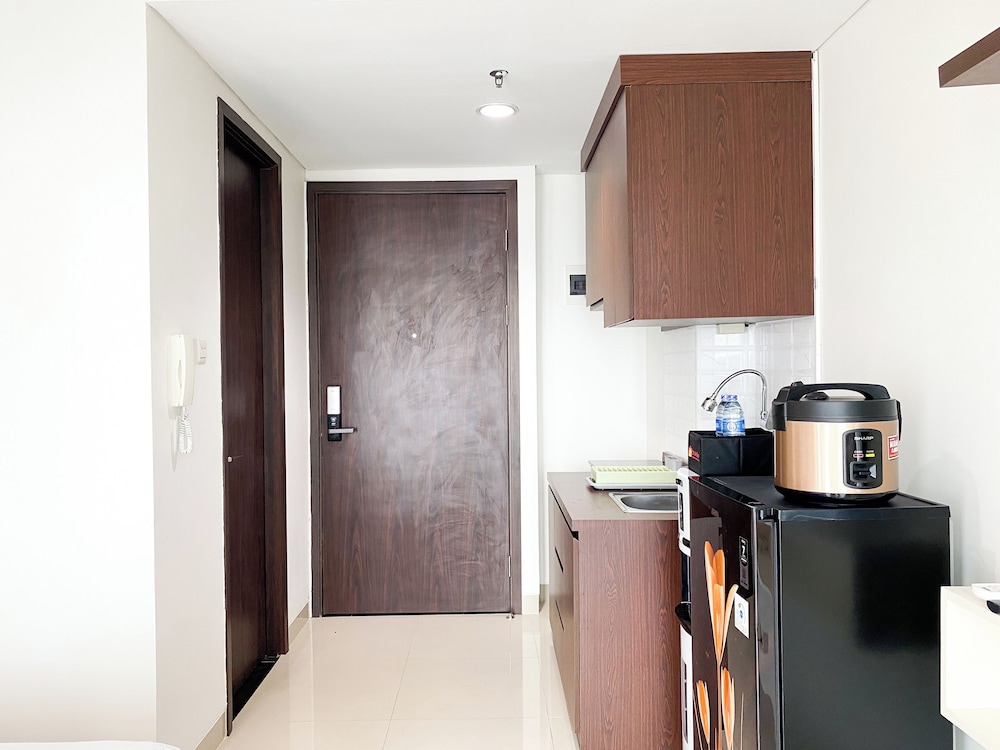 Homey And Nice Studio At Lrt City Bekasi Apartment