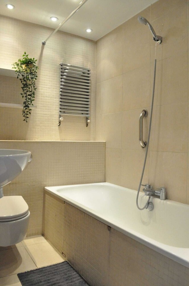 Bright 1 Bedroom Flat Perfect for City Getaway