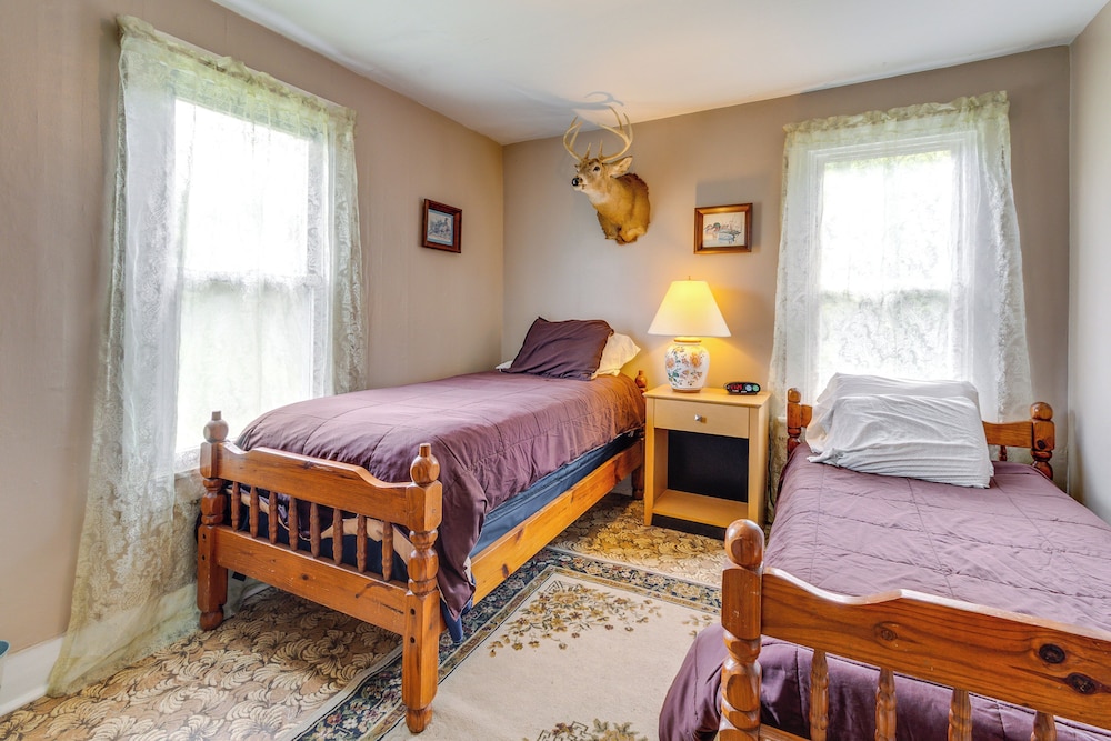 Pet-friendly Smithmill Retreat w/ Yard!