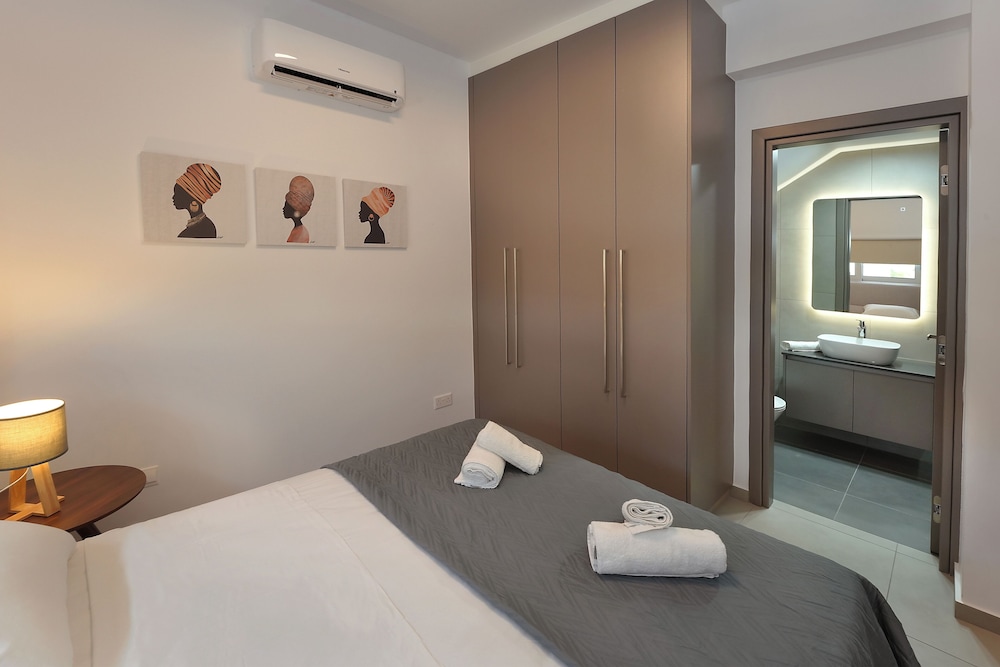 Sun & Moon Luxury 4-bedroom Villa