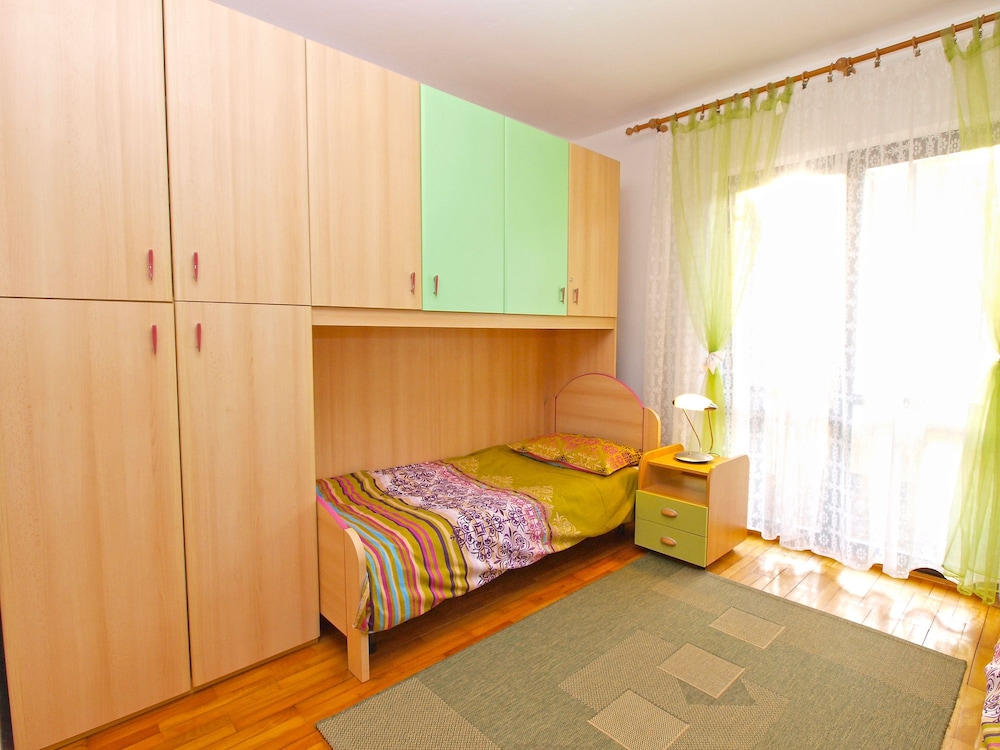 Apartment 946