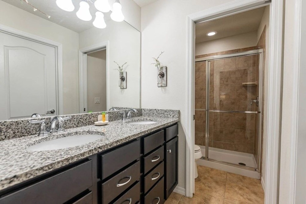 Magical Getaway Near Disney Private Pool + Resort Access, Bbq Grill! 4 Bedroom Townhouse