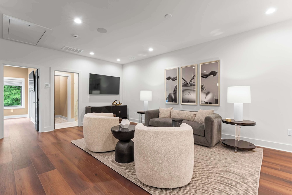The Luxe Barn Home for 4