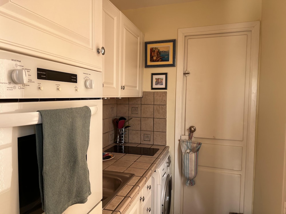 Very Charming Studio Apartment on Port in Cannes a Short Walk to Palais With Aircon and Internet - 411