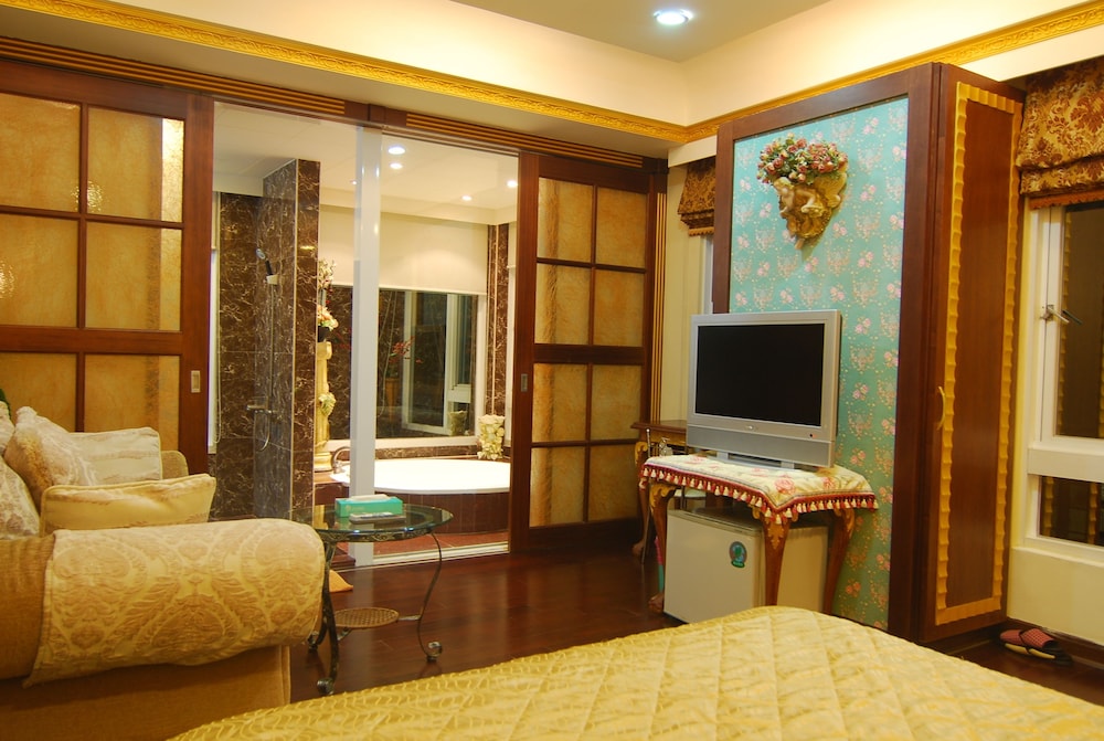 Ming-Jun Holiday Inn