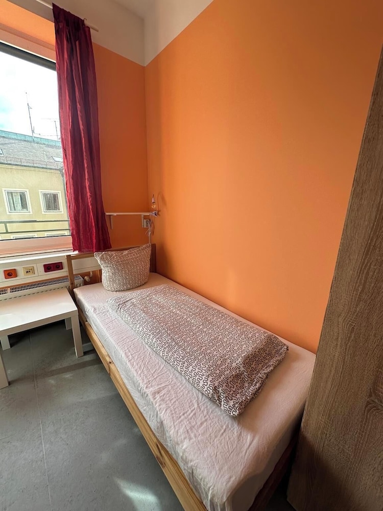 2-Rent Group Hostel Zimmer&Apartments GKP2