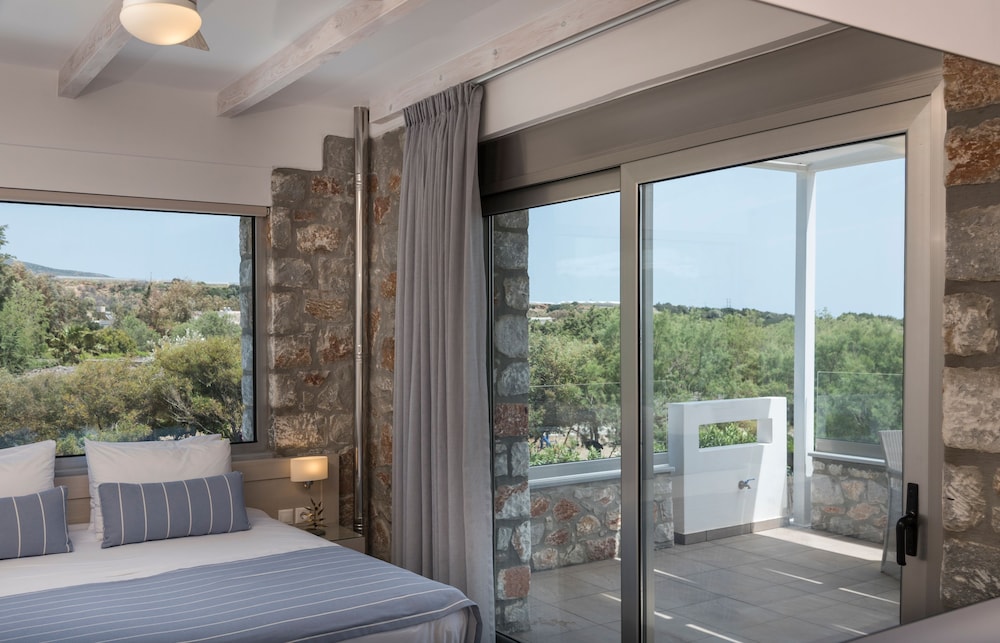 Cedar Bay Beachside Villas