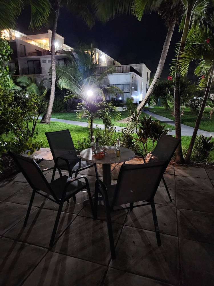NEW Stunning Beachfront Condo at the Coral Beach