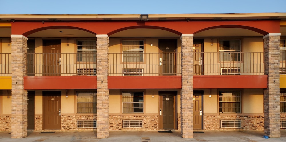 Econo Lodge Inn & Suites Sealy