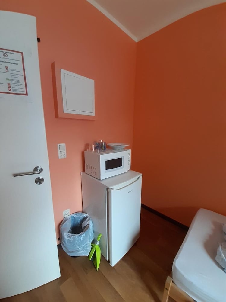 2-Rent Group Hostel Rooms&Apartments TUB19A