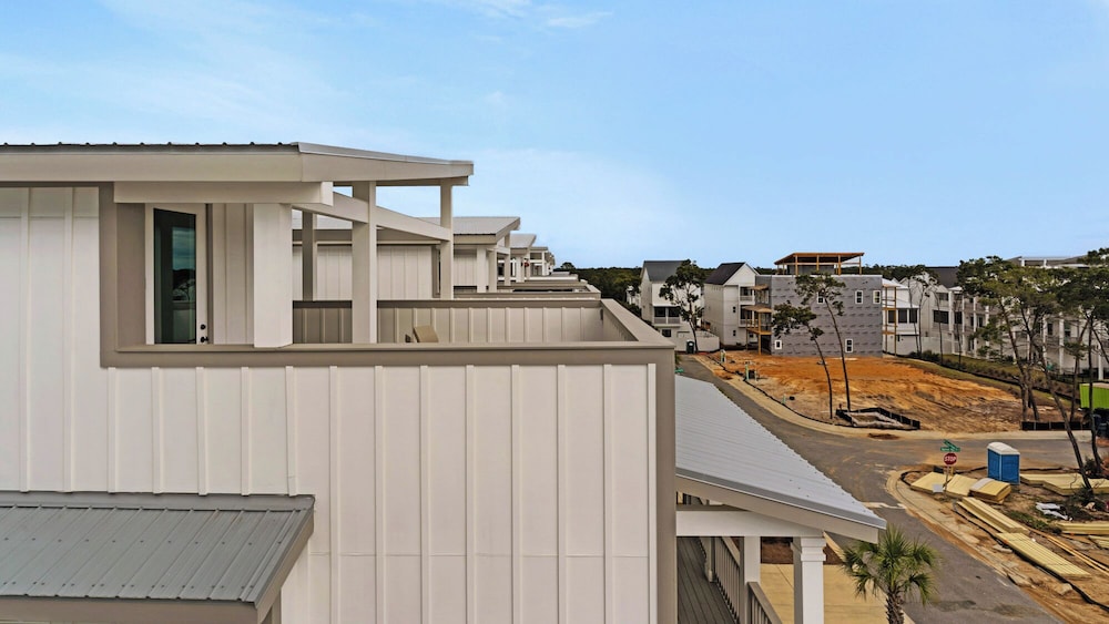 Inlet Beach Retreat With Rooftop Views, 4 Bikes + Free Attraction Tickets!