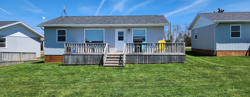 Cavendish Bosom Buddies Cottage Resort - Image 1