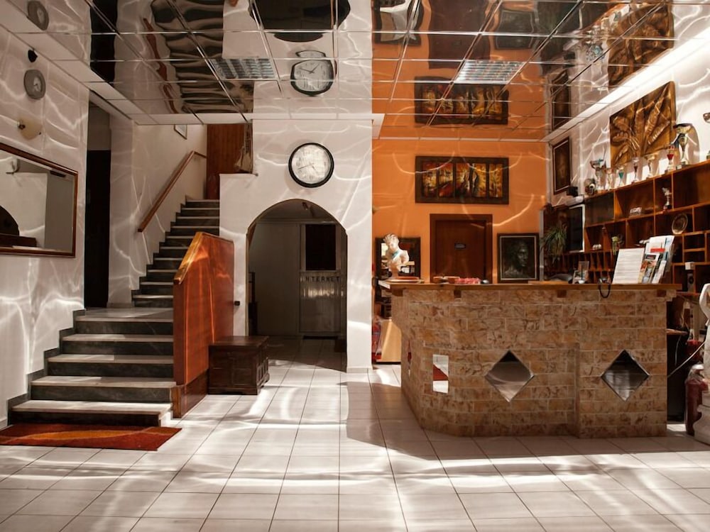 Hotel Saron Hotel - Image 1