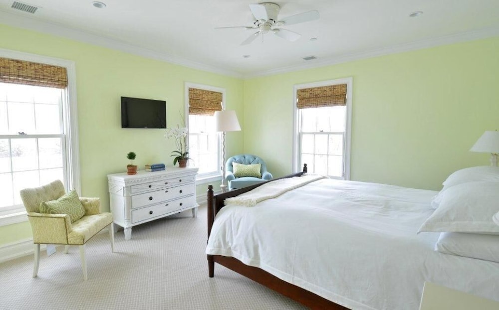 The Quogue Club at Hallock House